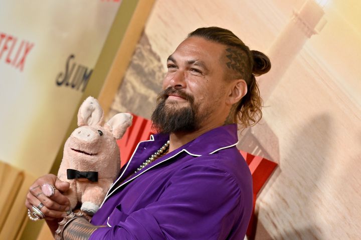 Jason Momoa Mostra Seu Traseiro Nu Mais Uma Vez Em Hawaiian Malo Flopou